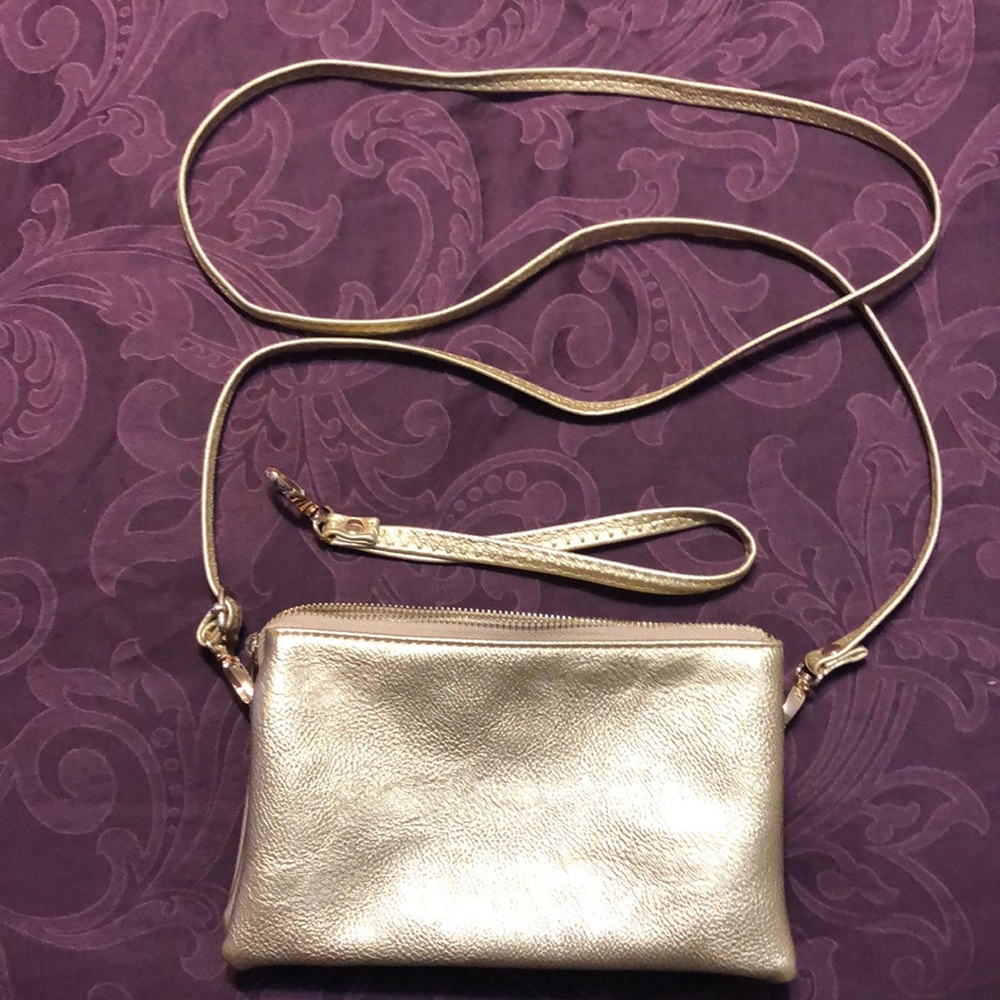 Gold Crossbody/Wristlet - Plenty of pockets